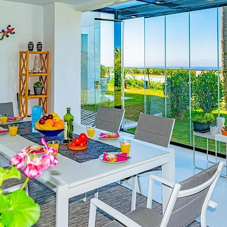 Awesome In W/ Wifi, Heated Swimming Pool And 3 Bedrooms