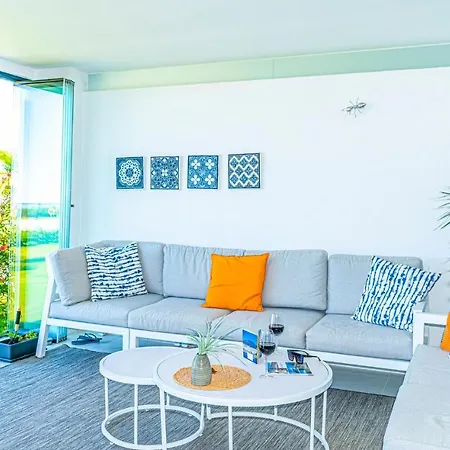 Awesome In W/ Wifi, Heated Swimming Pool And 3 Bedrooms 아파트