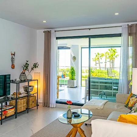 Awesome In W/ Wifi, Heated Swimming Pool And 3 Bedrooms Estepona