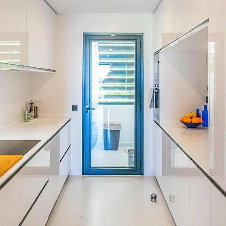 Awesome In W/ Wifi, Heated Swimming Pool And 3 Bedrooms * Estepona