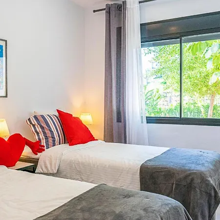 아파트 Awesome In W/ Wifi, Heated Swimming Pool And 3 Bedrooms *