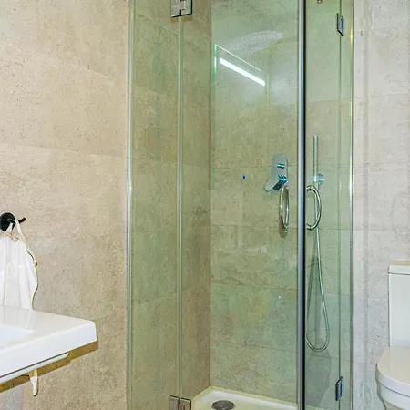 Apartment Awesome In W/ Wifi, Heated Swimming Pool And 3 Bedrooms *