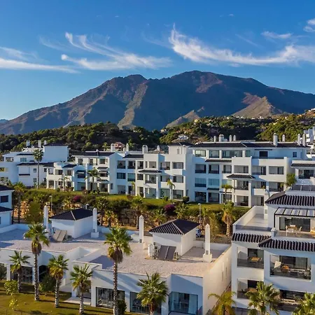 Awesome In W/ Wifi, Heated Swimming Pool And 3 Bedrooms Estepona