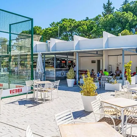 Apartment Awesome In W/ Wifi, Heated Swimming Pool And 3 Bedrooms *