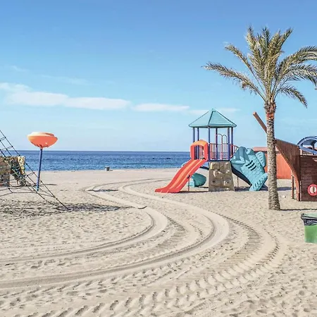 아파트 Awesome In W/ Wifi, Heated Swimming Pool And 3 Bedrooms 에스테포나