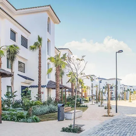Awesome In W/ Wifi, Heated Swimming Pool And 3 Bedrooms