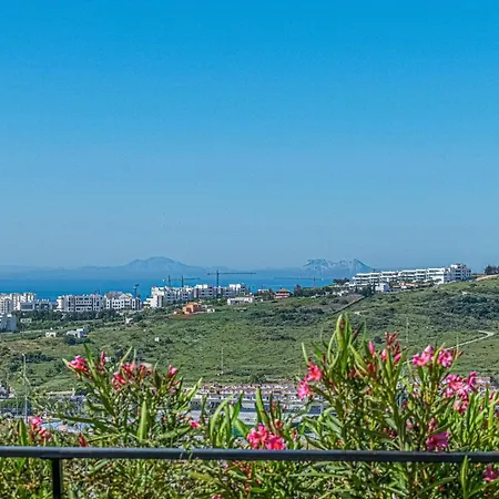 Awesome In W/ Wifi, Heated Swimming Pool And 3 Bedrooms 아파트 에스테포나