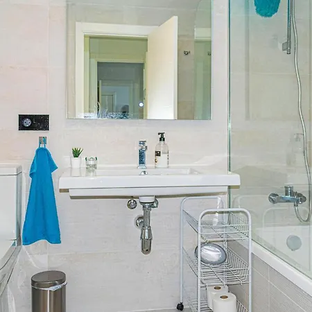Awesome In W/ Wifi, Heated Swimming Pool And 3 Bedrooms Apartment Estepona