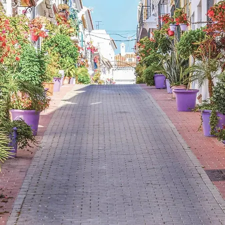 Awesome In W/ Wifi, Heated Swimming Pool And 3 Bedrooms